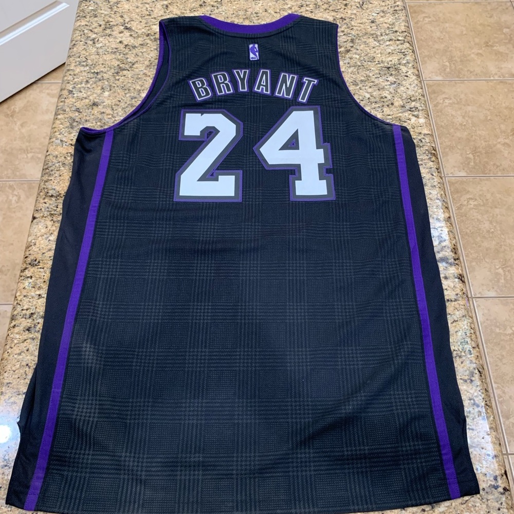 Authentic Mens Adidas Limited Edition - NBA Kobe Bryant #24 Black Jersey - Large - Picture 10 of 13